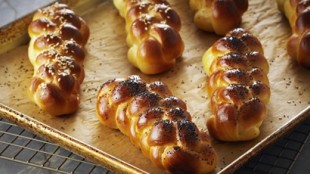 Braided Egg Buns