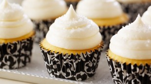 Fluffy Vanilla Cupcakes