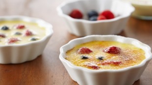 Fresh Berry Crème Brûlée