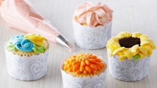 Vanilla Cupcakes with Floral Frostings